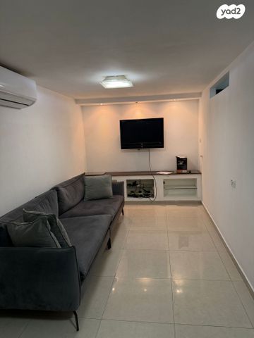 נווה דקלים 1