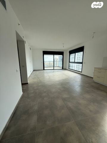 אהוד מנור 32