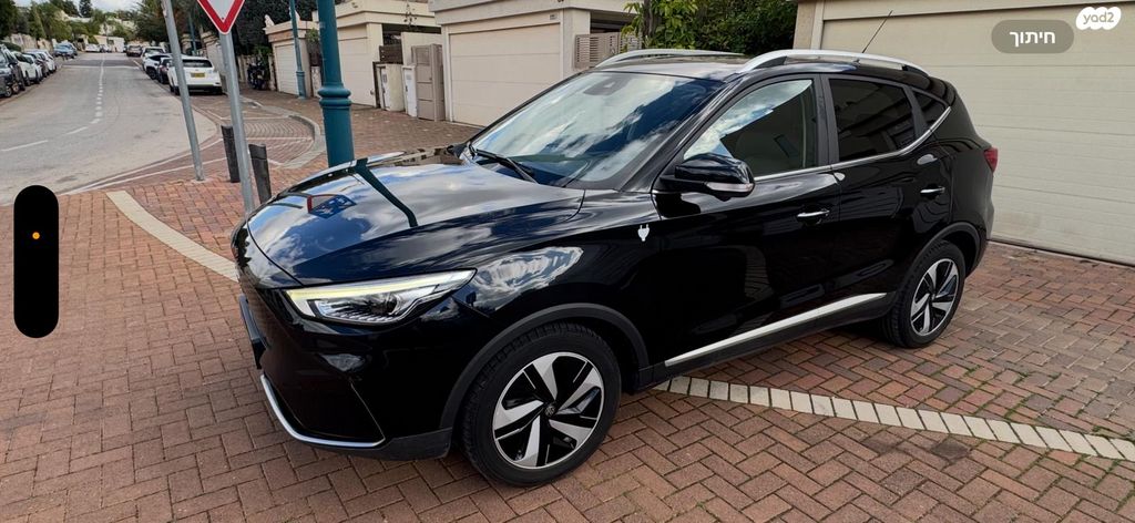 מודעת רכב אם ג'י ZS