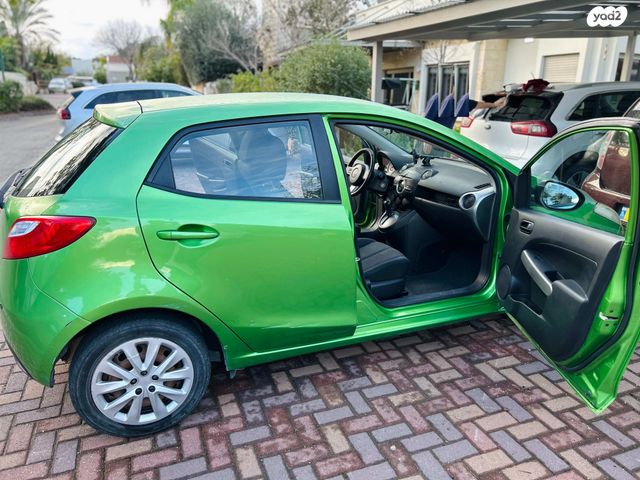 מודעת רכב מאזדה 2