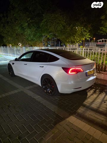 מודעת רכב טסלה מודל 3