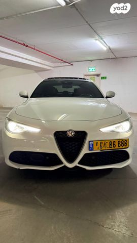 מודעת רכב אלפא רומיאו ג'וליה