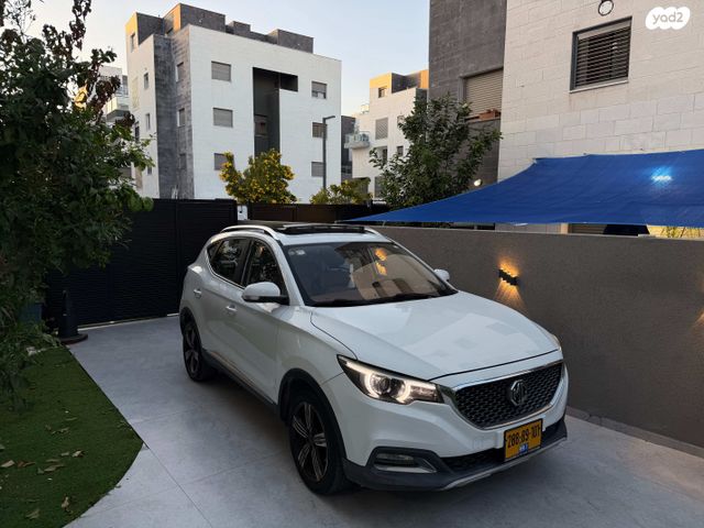 מודעת רכב אם ג'י ZS