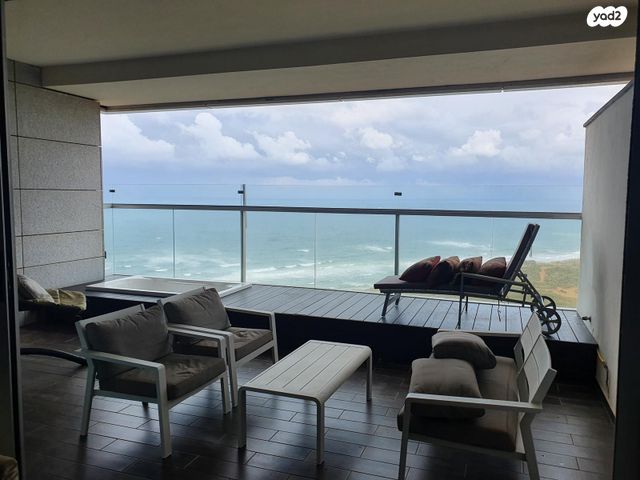 נתן יונתן 24