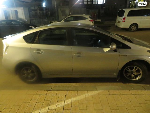 מודעת רכב טויוטה פריוס