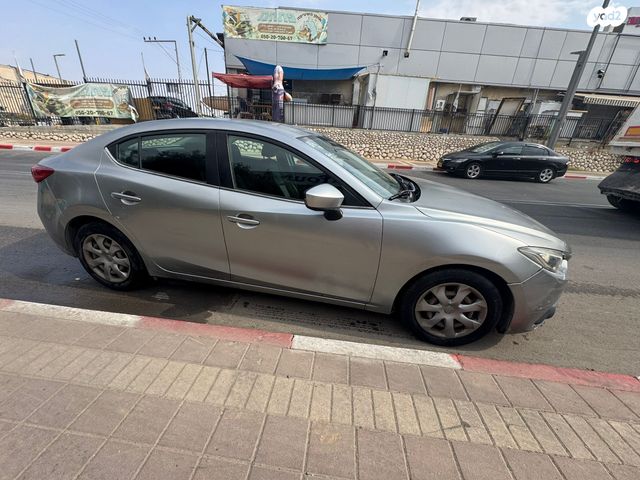 מודעת רכב מאזדה 3