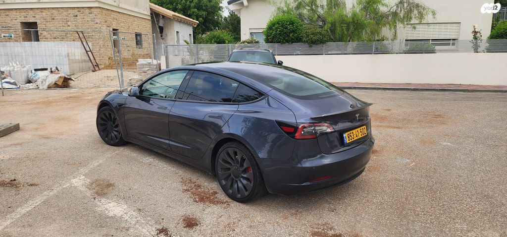 מודעת רכב טסלה מודל 3