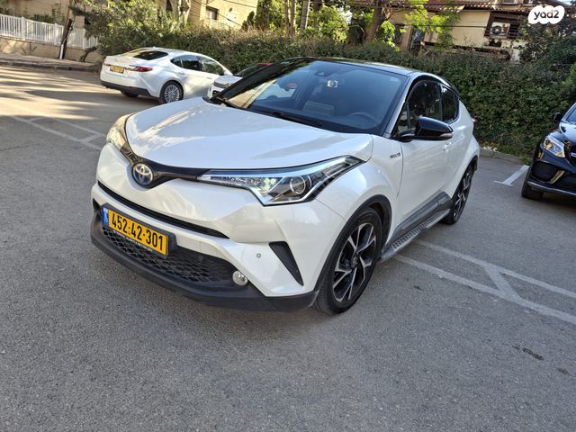 מודעת רכב טויוטה C-HR
