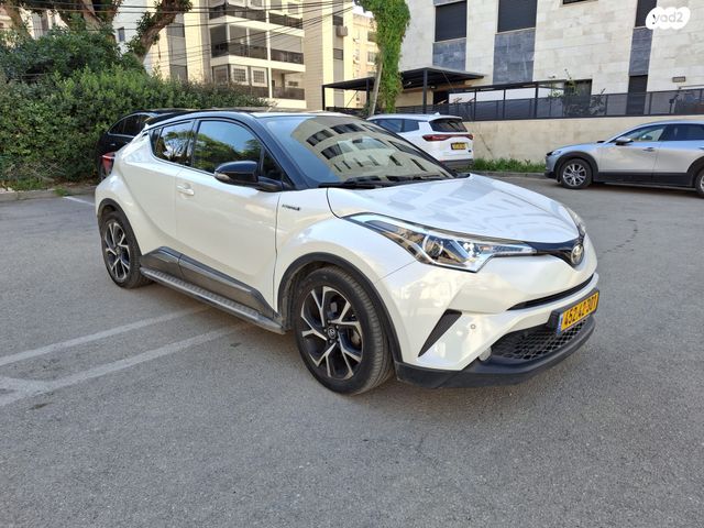 מודעת רכב טויוטה C-HR