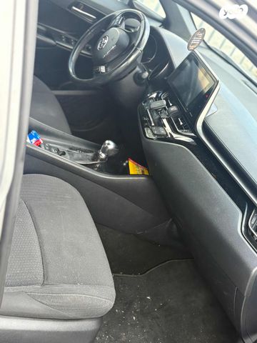 מודעת רכב טויוטה C-HR