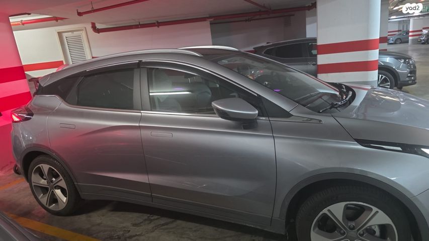 מודעת רכב ג׳ילי Geometry C