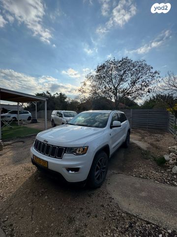 מודעת רכב ג'יפ גרנד צ'ירוקי