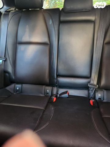 מודעת רכב מאזדה CX-30