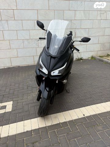 מודעת רכב סאן יאנג ג'וי-מקס Z-300