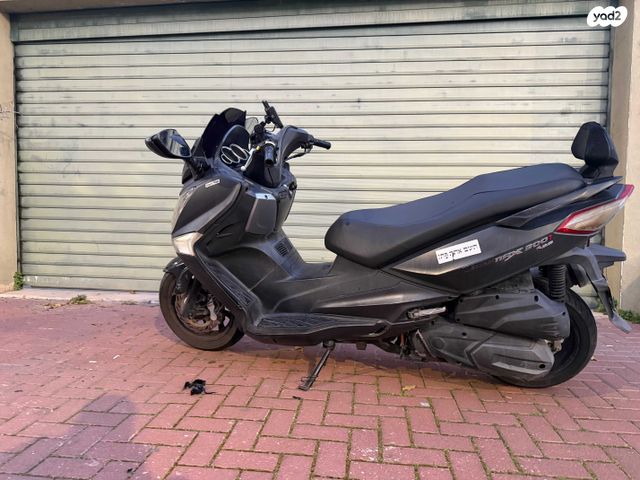 מודעת רכב סאן יאנג ג'וי-מקס 300 XI