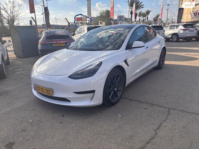 מודעת רכב טסלה מודל 3