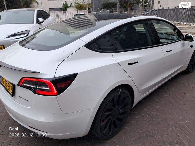 מודעת רכב טסלה מודל 3