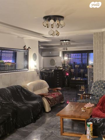 האדמו"ר מרוז'ין 28