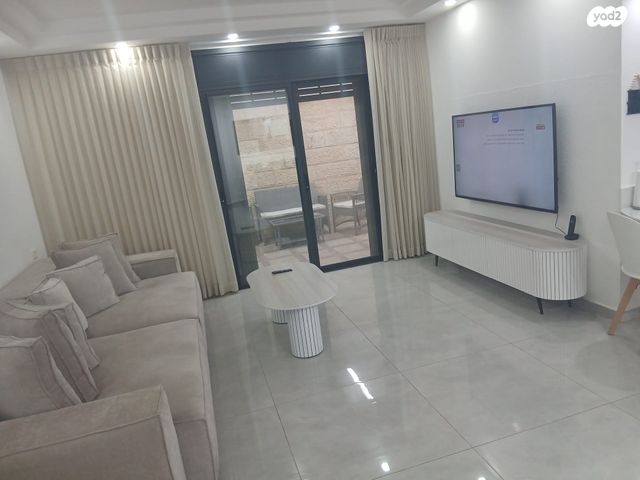 עוזי נרקיס 9