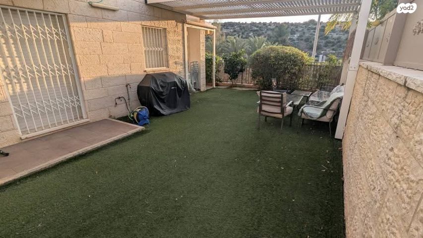 דרך מנחם בגין 98