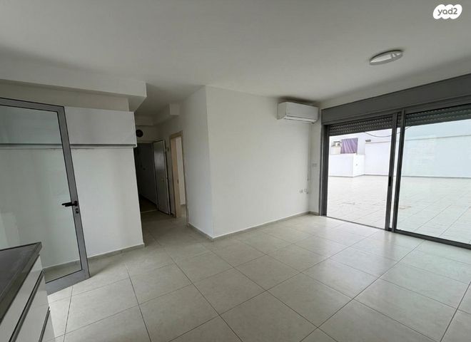 מבוא העירית 16