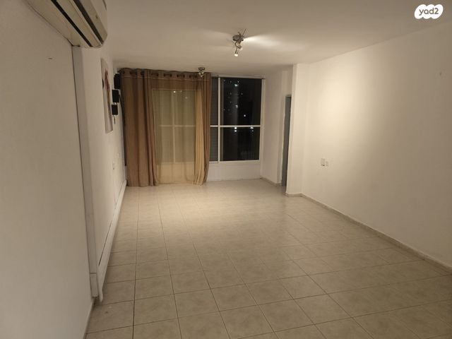 שדרות מונטיפיורי 12