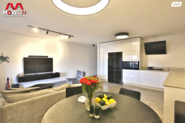 גולדה מאיר 8