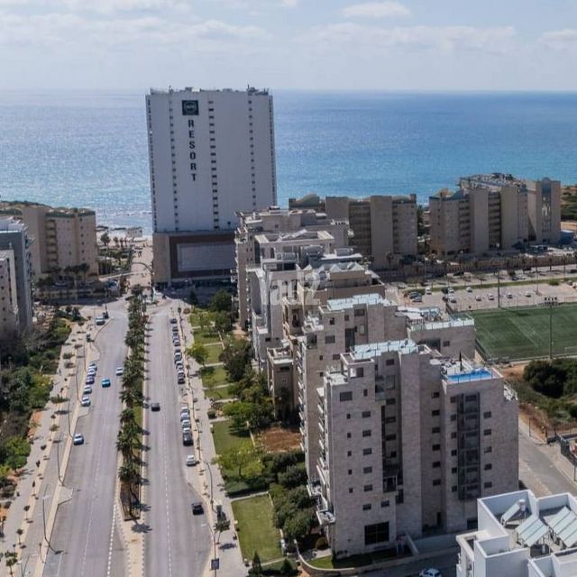 שדרות מנחם בגין 28