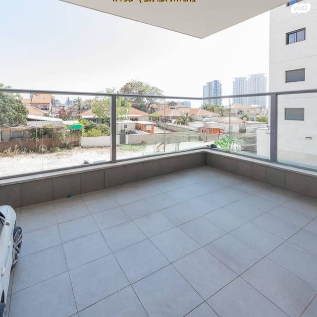 שדרות מנחם בגין 28