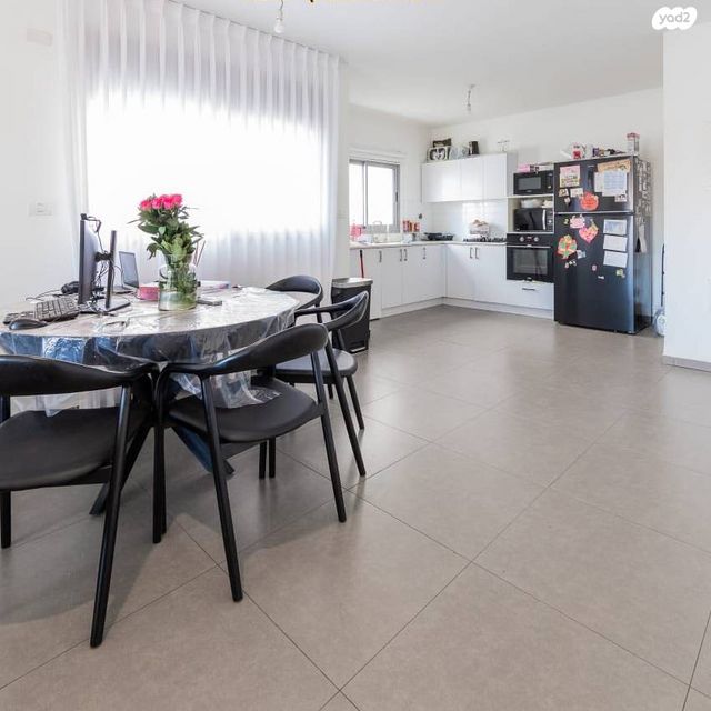 שדרות מנחם בגין 28