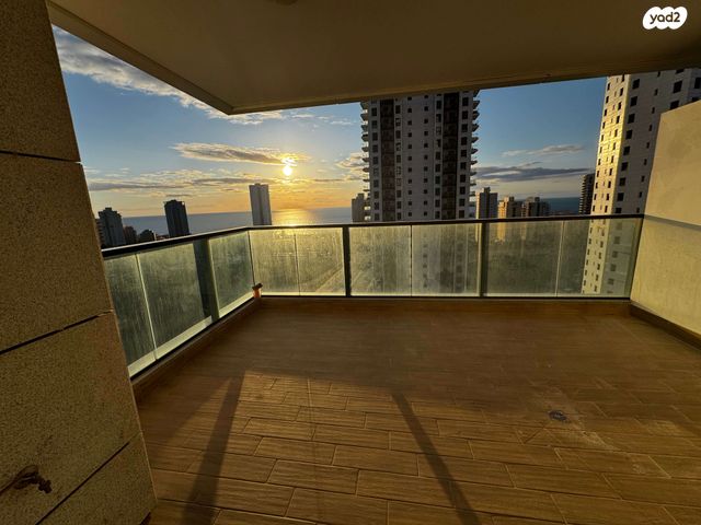 אמנון ליפקין שחק 