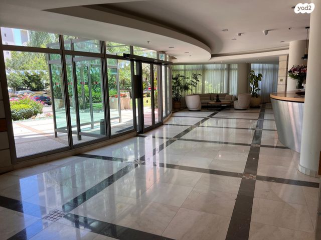 אורי צבי גרינברג 