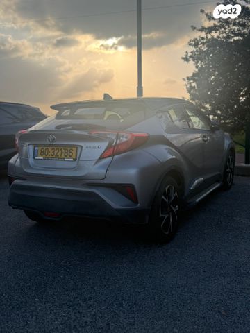 מודעת רכב טויוטה C-HR