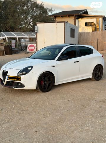 מודעת רכב אלפא רומיאו ג'ולייטה