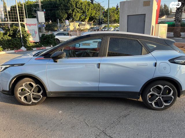 מודעת רכב ג׳ילי Geometry C