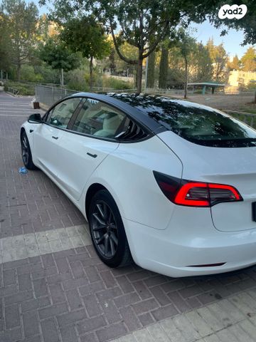 מודעת רכב טסלה מודל 3
