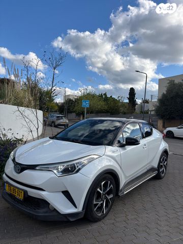 מודעת רכב טויוטה C-HR