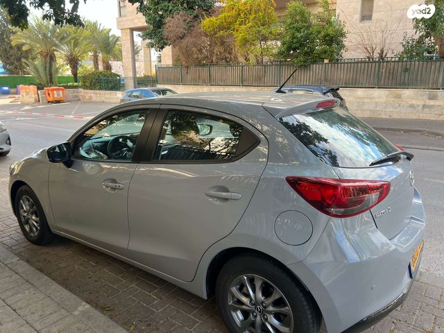 מודעת רכב מאזדה 2