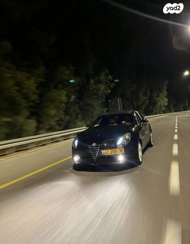 מודעת רכב אלפא רומיאו ג'ולייטה