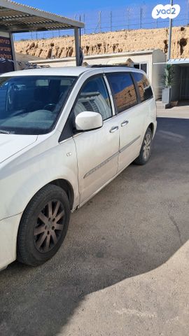 מודעת רכב קרייזלר גראנד וויאג'ר