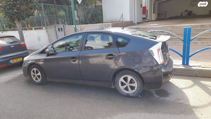 מודעת רכב טויוטה פריוס