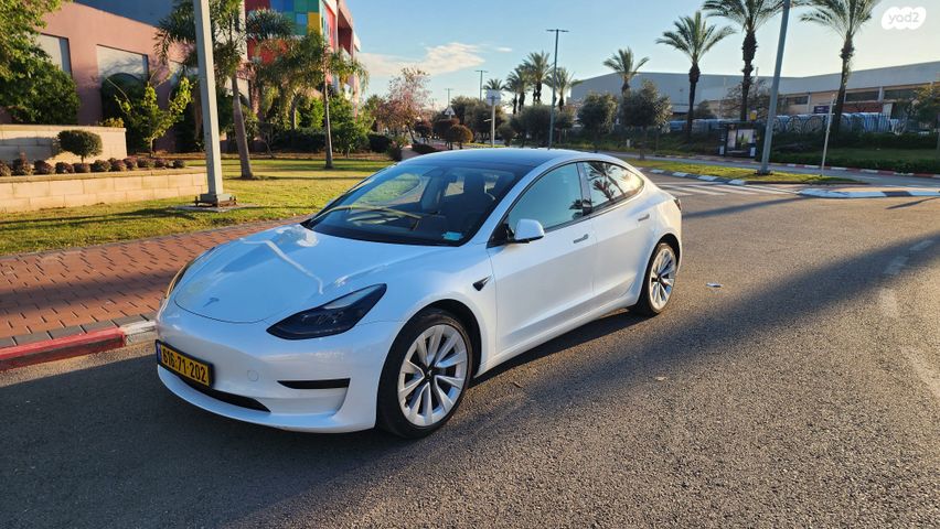 מודעת רכב טסלה מודל 3