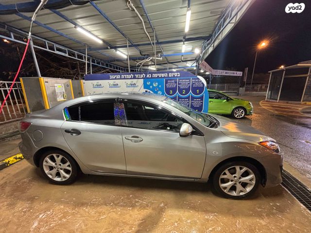 מודעת רכב מאזדה 3