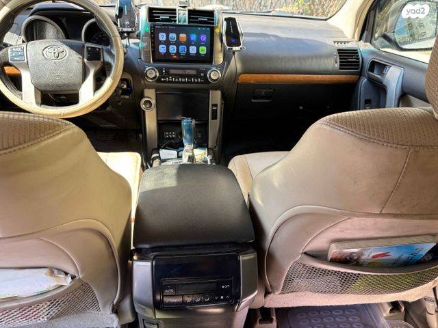 טויוטה לנד קרוזר