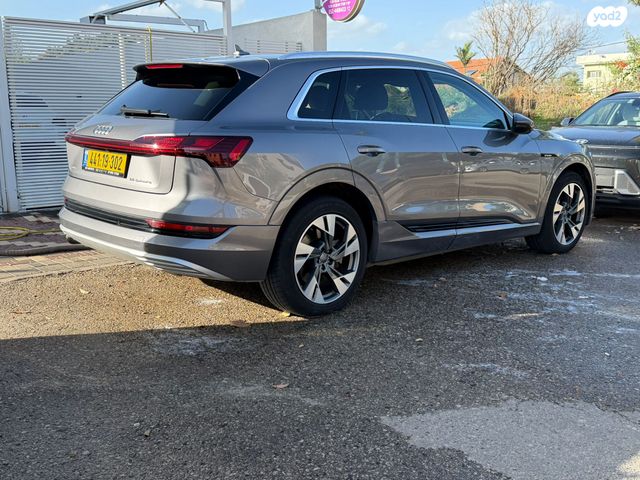 מודעת רכב אאודי E-tron