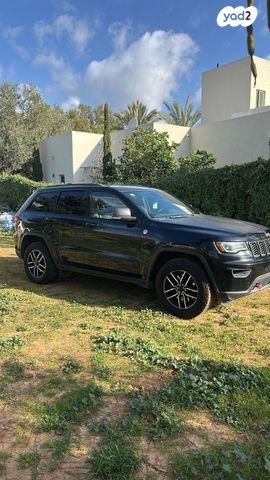 מודעת רכב ג'יפ גרנד צ'ירוקי