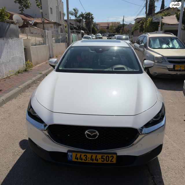 מודעת רכב מאזדה CX-30