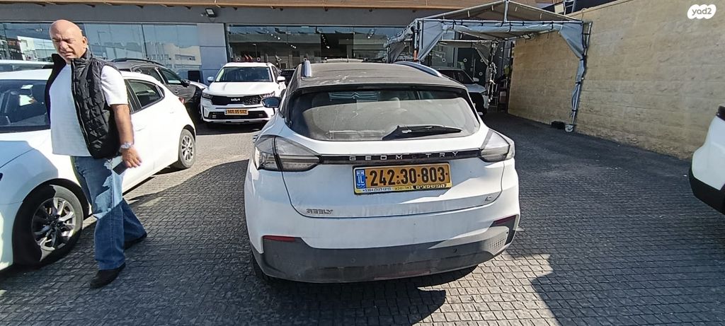 מודעת רכב ג׳ילי Geometry C 2