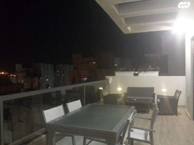 צבי הירשפלד 37