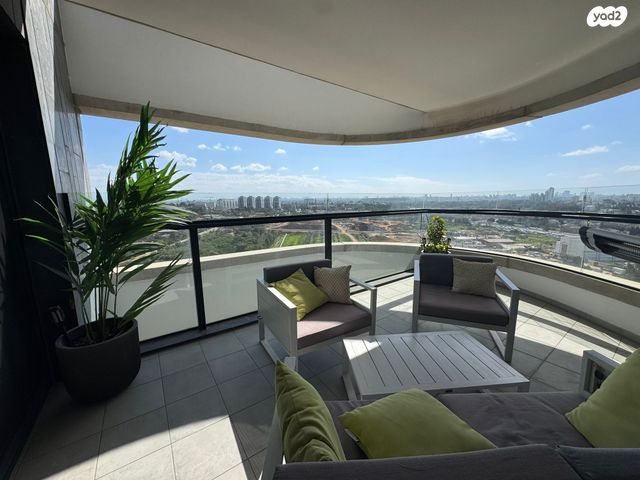 יצחק נבון 19